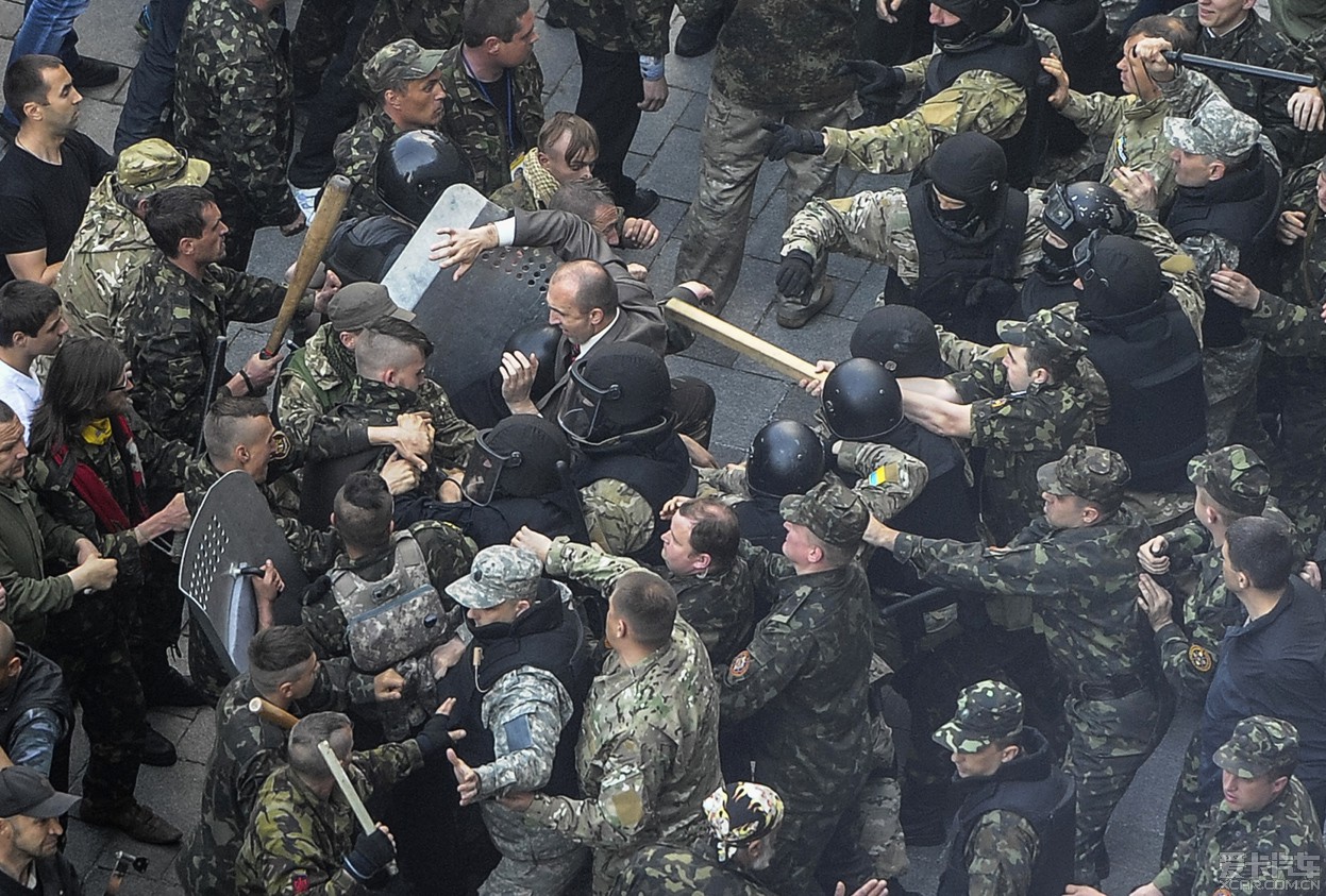 乌克兰混乱局势最新高清图片--来自三大通讯社，多图杀猫_深圳汽车论坛_XCAR 爱卡汽车俱乐部