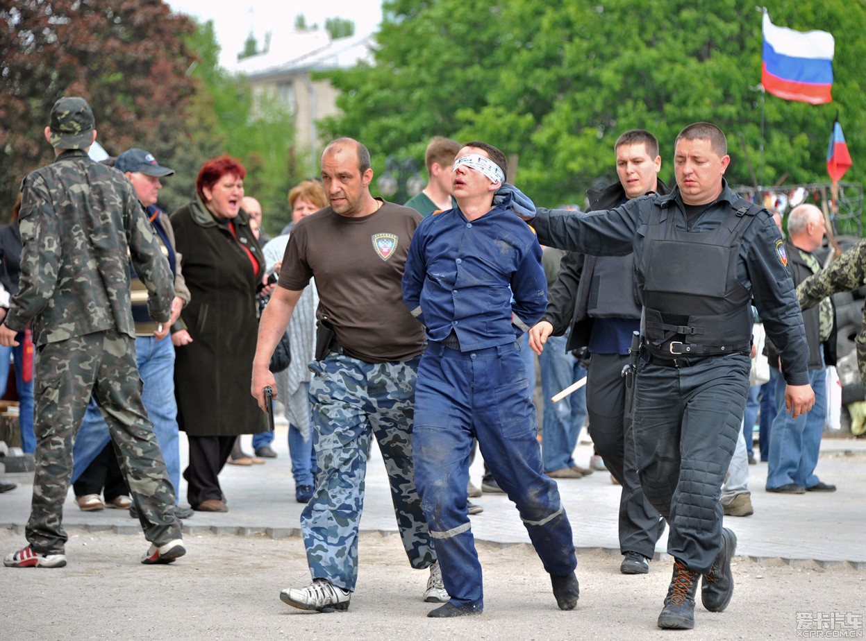 乌克兰混乱局势最新高清图片--来自三大通讯社