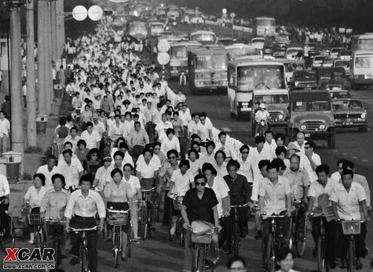 新中国建国60年:交通工具变迁 私家车进百姓家