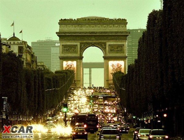 夜幕下的巴黎凯旋门 法国历史的缩影_凯越旅行