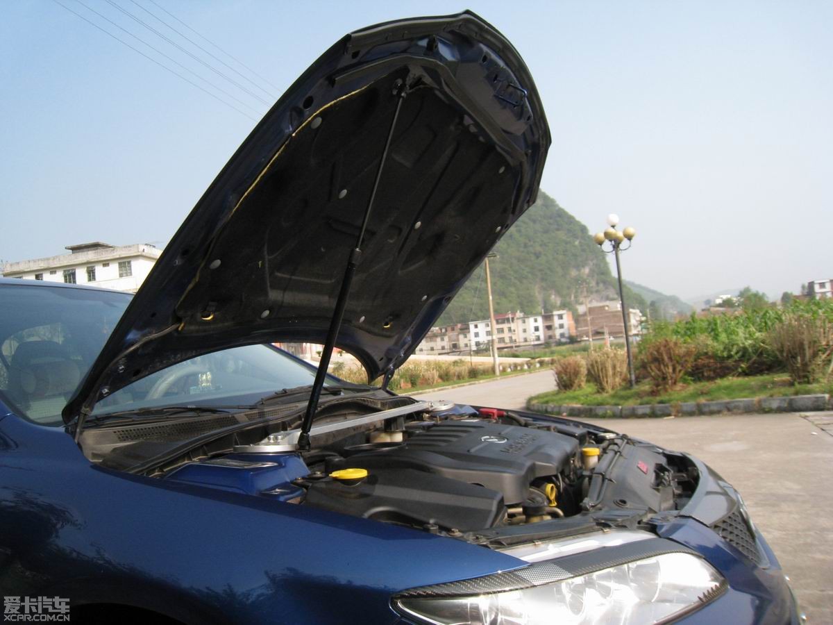 马6-b70引擎盖新型氮气撑杆加装作业