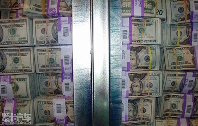 存放在美联储位于旧金山一个封闭金库中数以百万计的20美元钞票