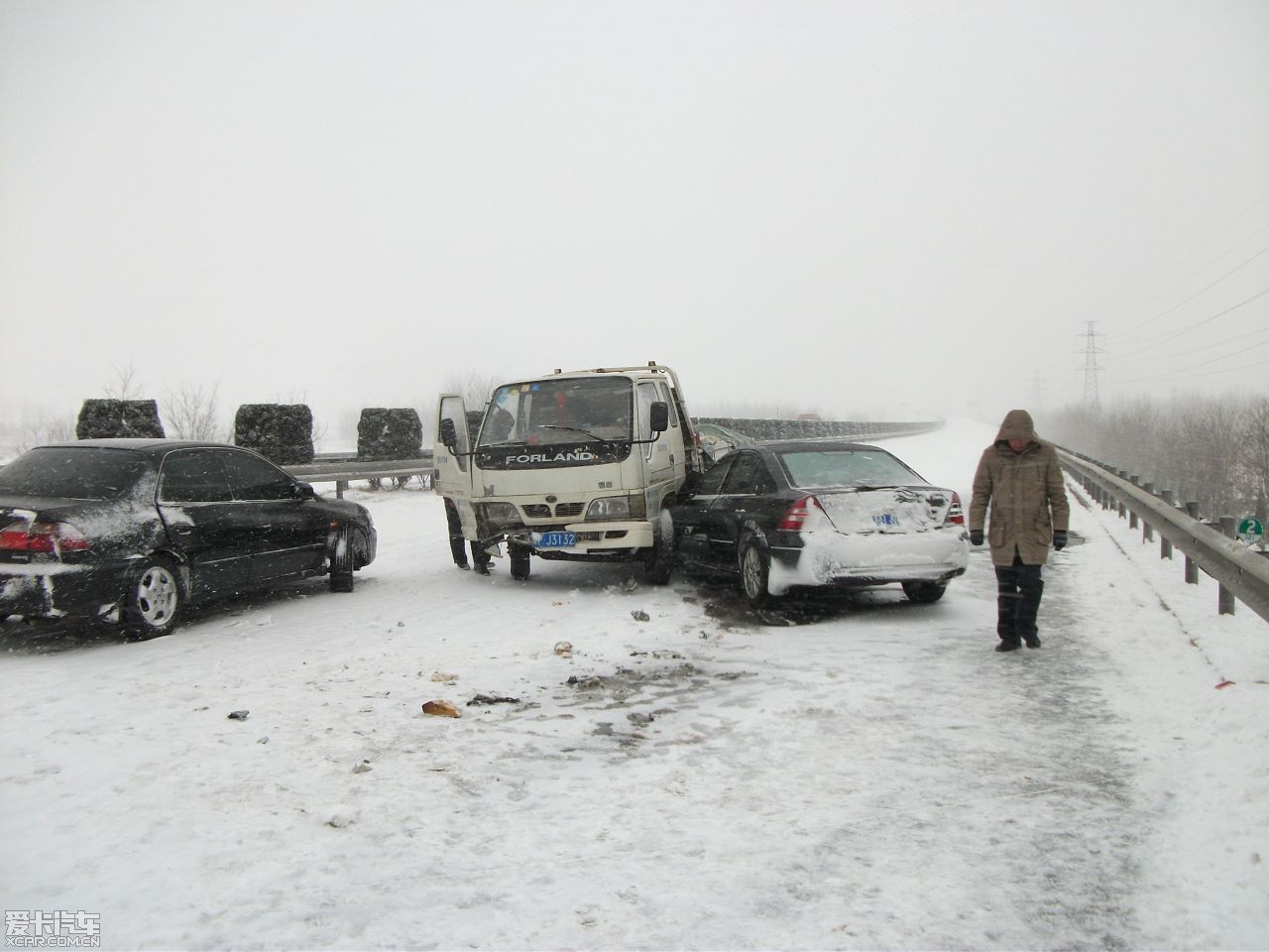 2011年1月9日,荣乌高速(g18)连环撞车,惨烈之极.