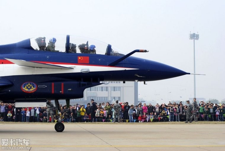 1年10月29日,PLA八一飞行表演队在潍坊机场进