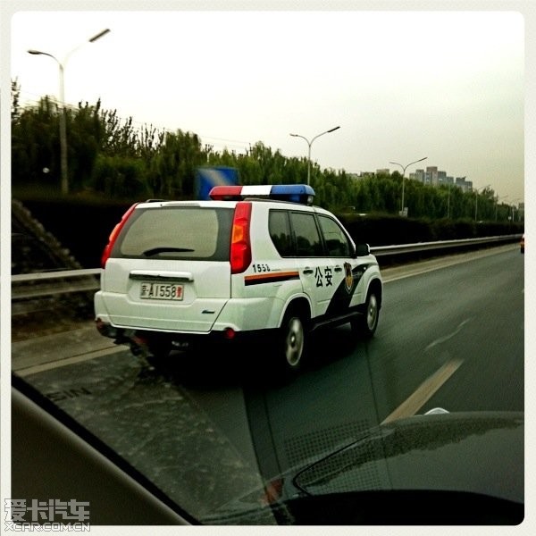 奇骏警车威武啊
