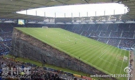 如果中国队在这样的场地比赛足球,你说能拿世