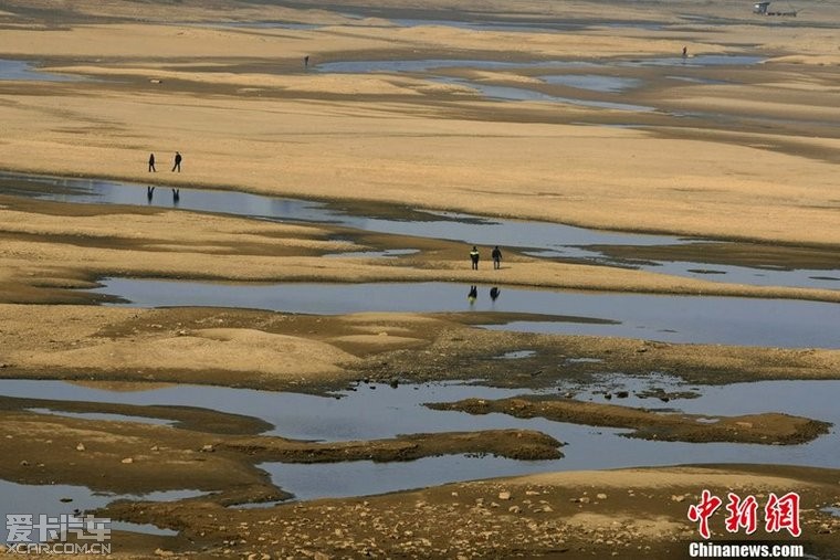 -- 我国 最大 淡水湖 水体面积 萎缩 至 不足 200