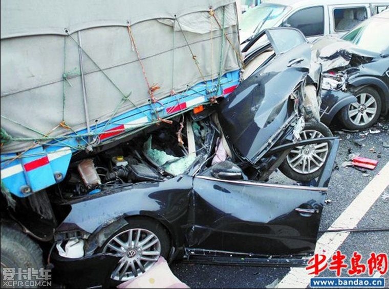 荣乌高速潍坊段百余辆车相撞 看到一部新款科