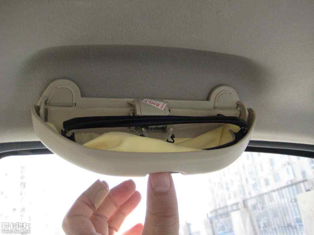 逍客加装眼镜盒,不会影响侧气帘安全