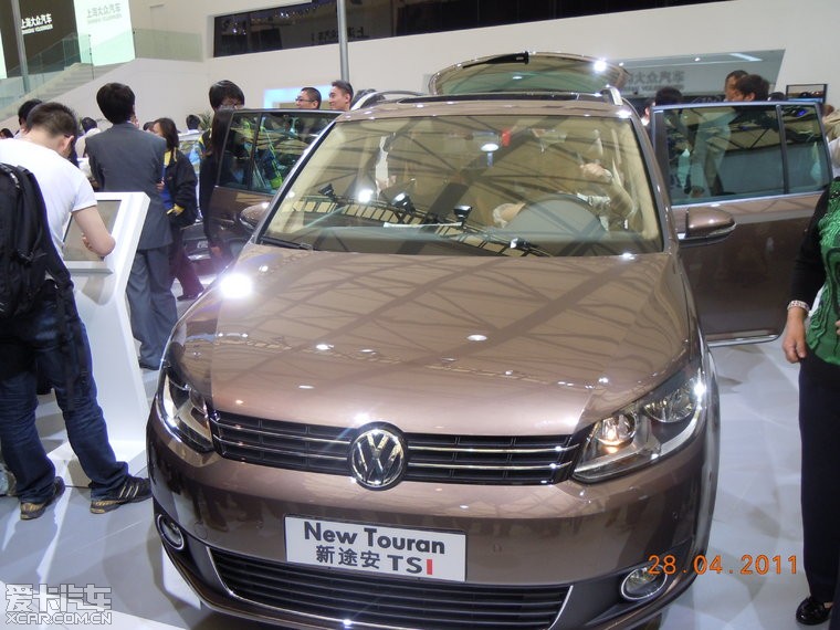 汽车的盛典-记2011上海汽车展览