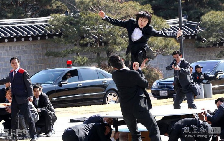 韩国总统贴身女保镖展示武术技巧