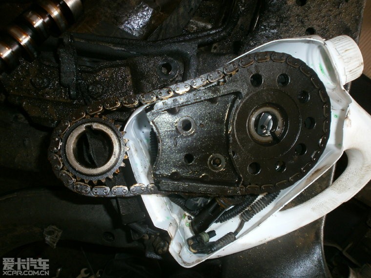 发动机凸轮轴正时链条安装步骤; 老八大修发动机 上图了.