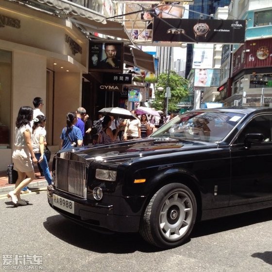 香港随便街拍都是豪车!