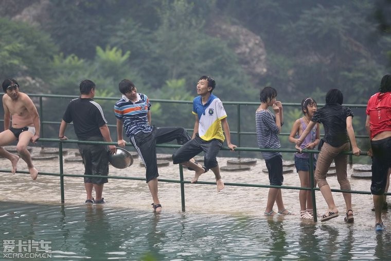 将欢乐进行到底!--爱卡邢台云梦山试泼水美女帅