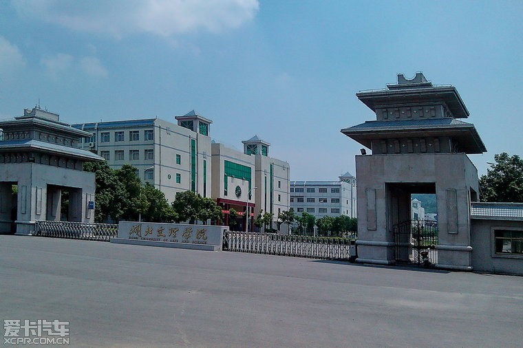 景区旁边是湖北文理学院,进景区的道路就是绕着它在走,占地相当的大