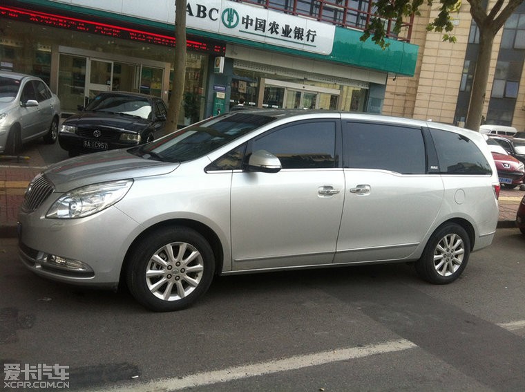 南京地区出售别克新款GL8银色3.0一台!保证全