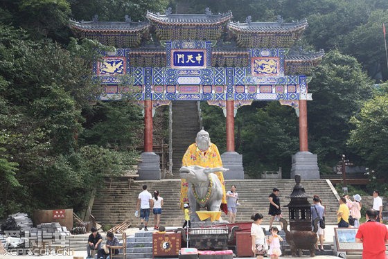 登洛阳老君山