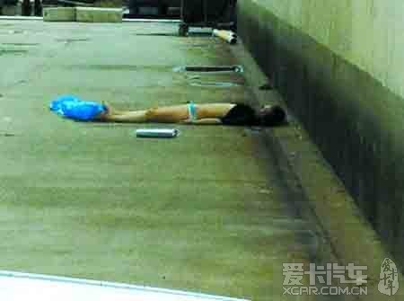 郑州一洗浴中心墙边年轻女子半裸坠亡 警方调