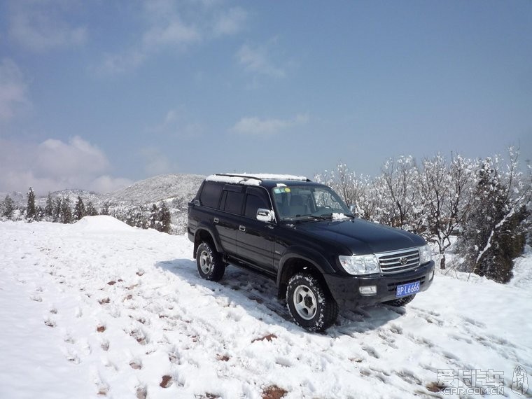 一辆京牌富奇6510B(仿丰田陆地巡洋舰4500款