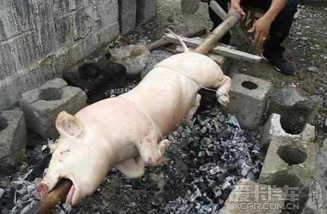 山村里的大餐-看看农家烤全猪