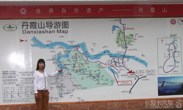 早餐后从客栈出来,开车过桥后右转到长老峰景区门票口的停车场,进入