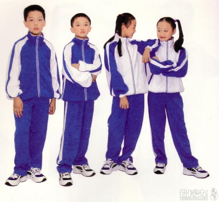武汉教委管理有方--冬天让孩子们穿单薄的校服
