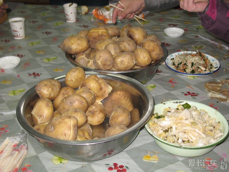 11月30日榆中北山贫困山区小学献爱心活动。
