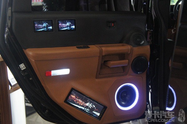 悍马H2音响改装 中国最多显示器改装 33个显示