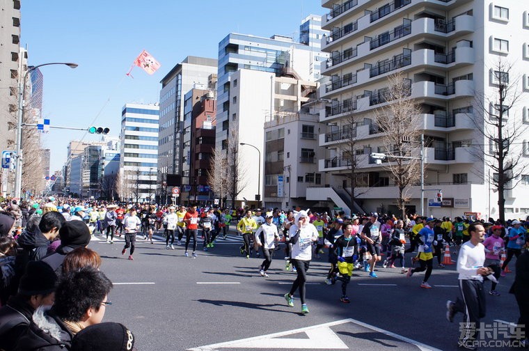 今天(2月24日)上午东京马拉松,天气真不错!为了
