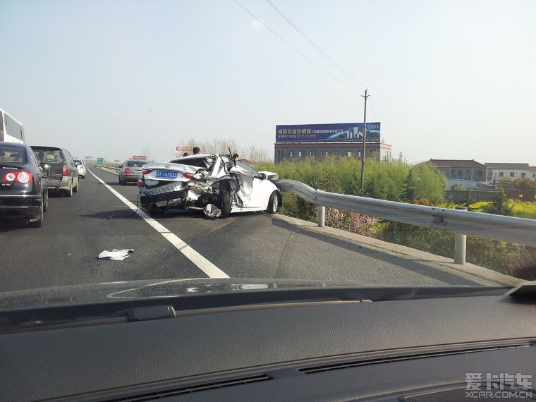 昨天下午在京沪高速上发生的车祸_北京汽车论