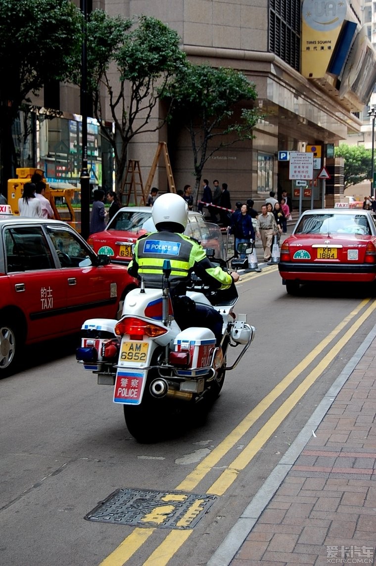 详细讲述香港交通警近几年的制服变化及内地交警穿着港警款式制服的