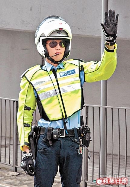 详细讲述香港交通警近几年的制服变化及内地交警穿着港警款式制服的
