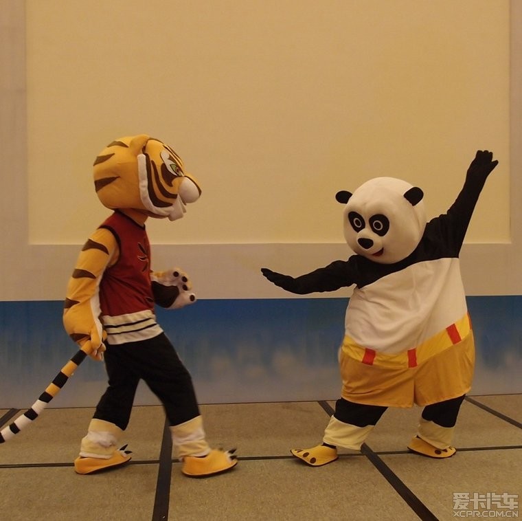 出两个有点意思的cosplay玩偶,功夫熊猫和功夫