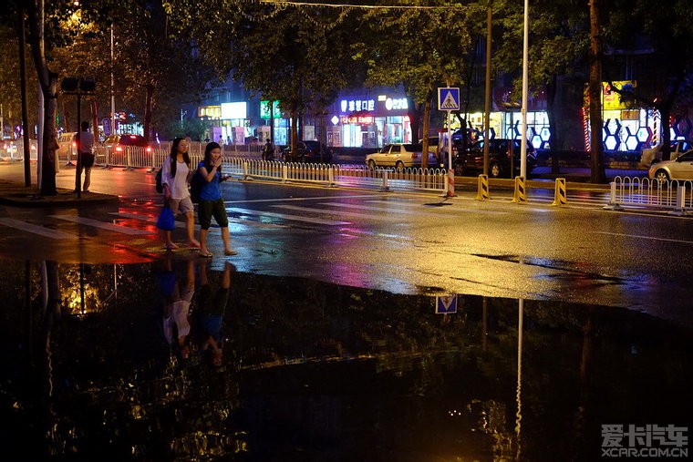 雨后晚上街拍_摄影部落_照相机论坛_摄影论坛
