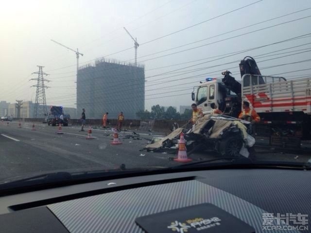 9月1号广深高速深圳方向长安路段的车祸。_深
