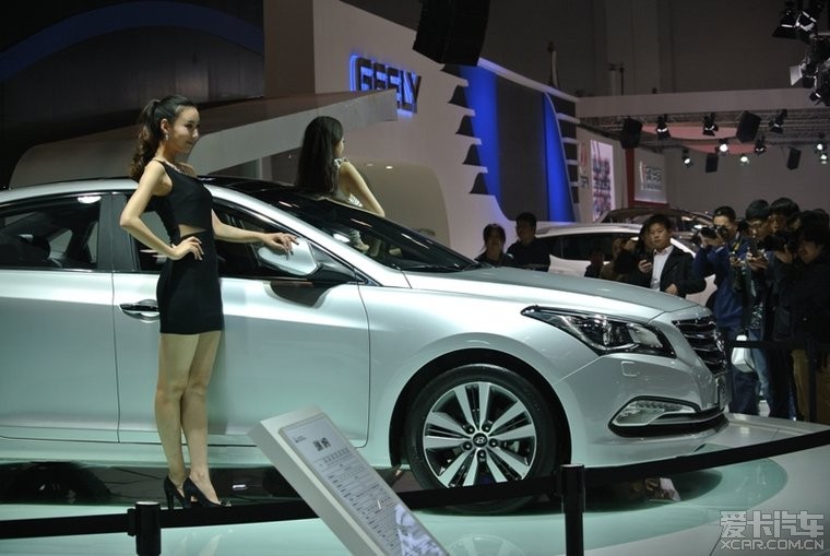 新鲜的车模哟!中国新能源汽车展览会(国家会议