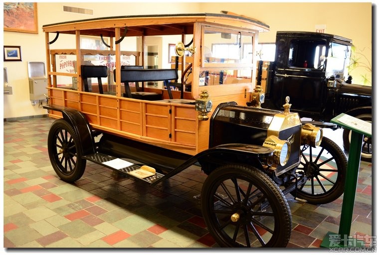 1840年脱威迪克设计制造了第一辆蒸汽汽车.
