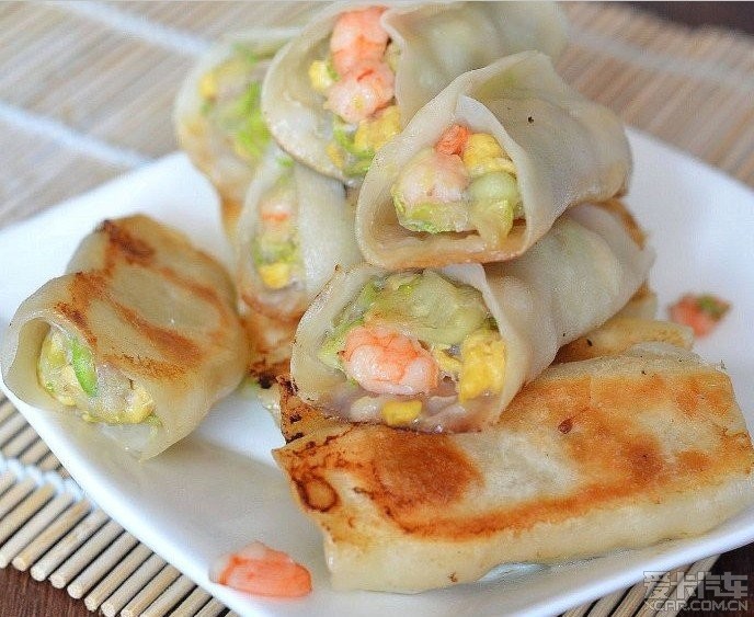 西葫芦鸡蛋虾仁锅贴