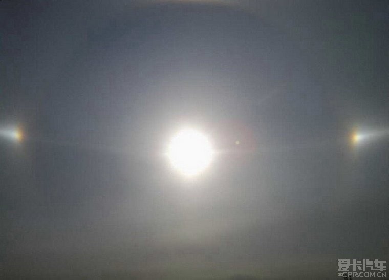 11月1日上午,赤峰市上空出现四个太阳,个别位