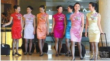 四川航空的黑丝短旗袍空姐简直太漂亮了!_上海
