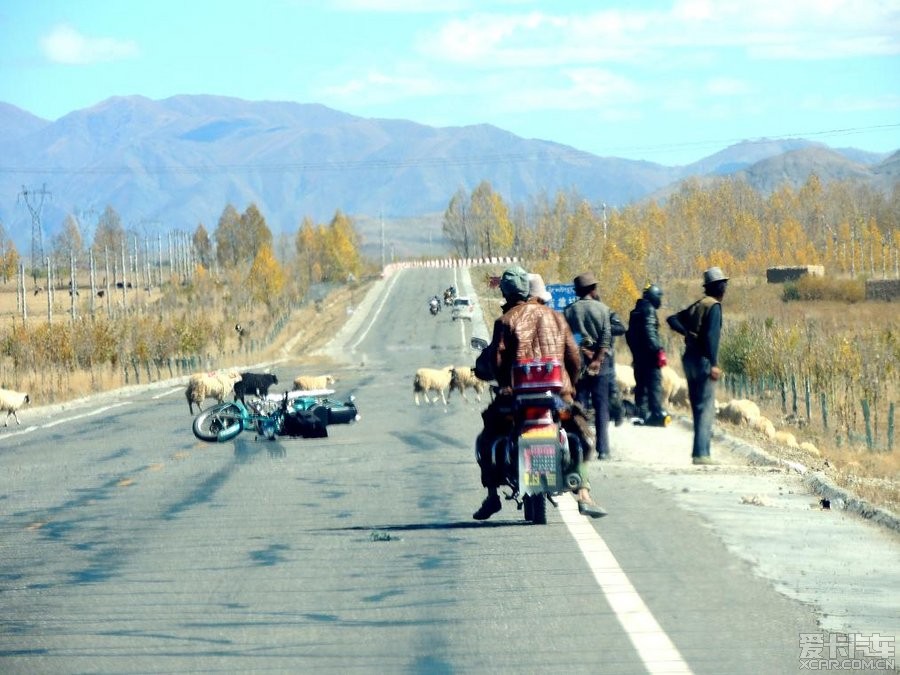 *新藏线偶遇印度摩托车队连环车祸*_自驾游FB