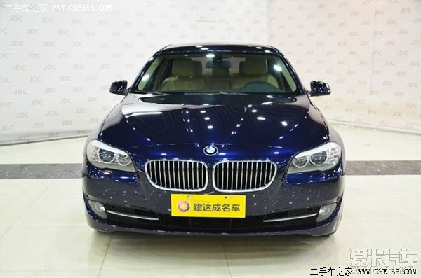 请问各位大哥 2011款宝马520li 有深蓝色的啊?