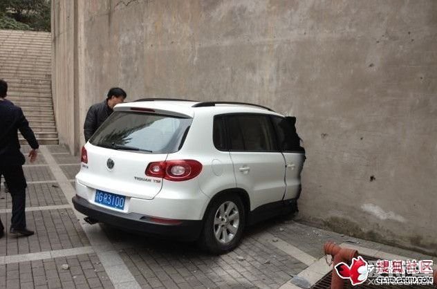 途观挺结实的啊,怎么就撞不过rav4呢?_四川汽