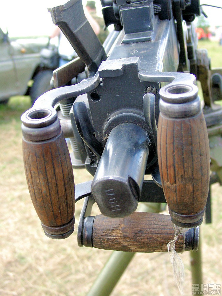 > 军迷有个好去处.(附高射机枪瞄准具工作原理)