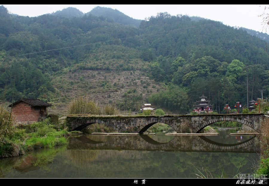 密林中的古道抵达万安古镇,再通过万安溪水路运输进入江抵沿海地区