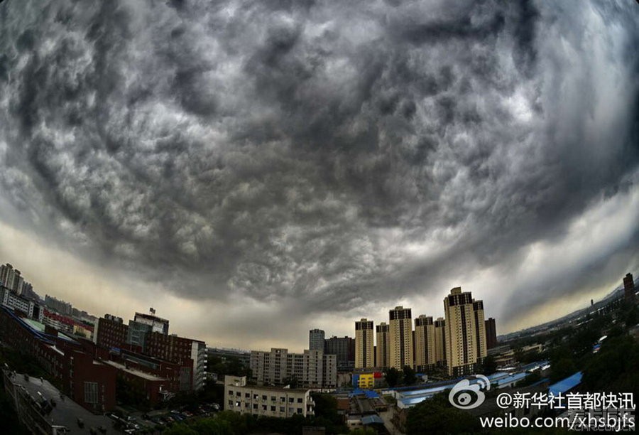 强降雨造访北京 天空犹如世界末日_河南FB专