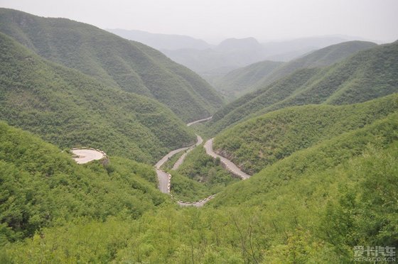 途中景色:淇县的一段盘山路类似于青州牛角岭盘山路,但景色要漂亮得