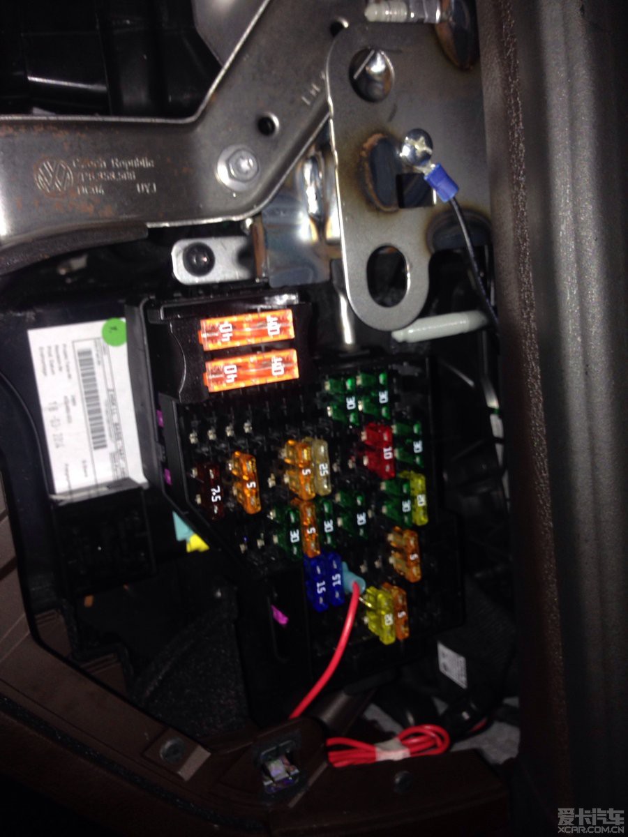 途锐行车记录仪降压电源并保险盒取电安装
