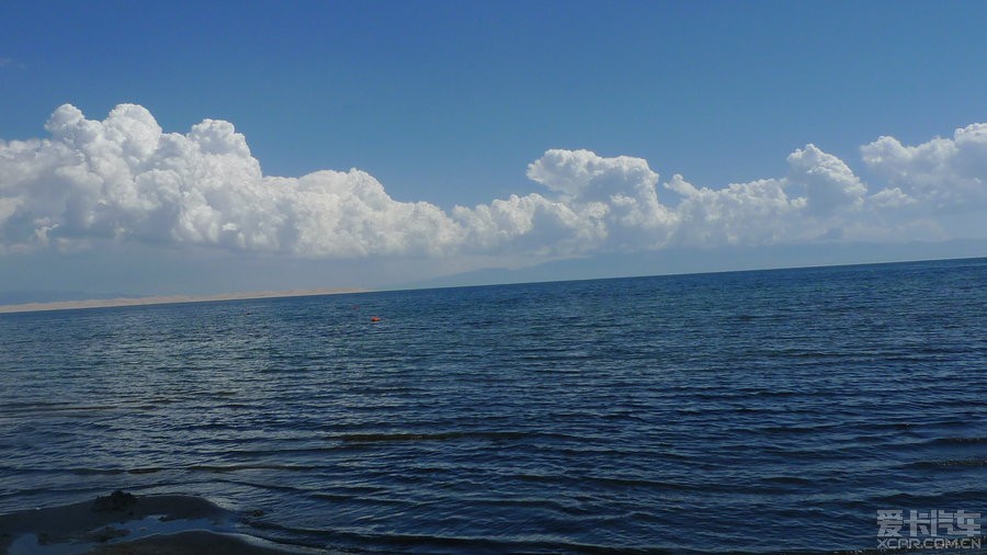 青海湖,水天相接,水比天蓝,无际无边.