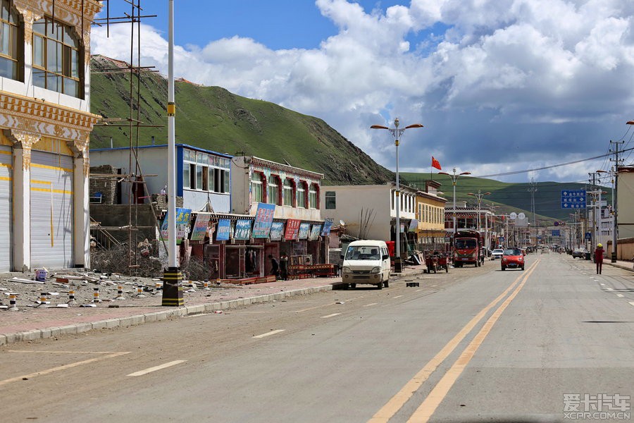 石渠县城,到处都在大兴土木